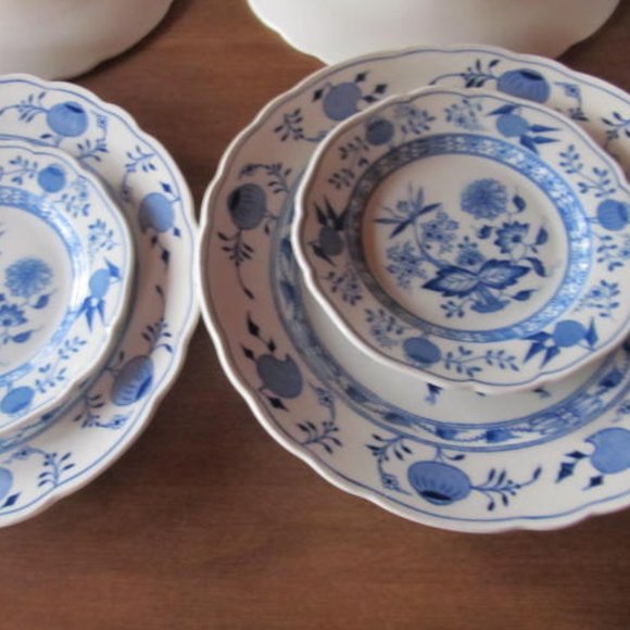 Hutschenreuther gelb bavaria Germany Blue Onion China Replacements Blue plates - Picture 2 of 5